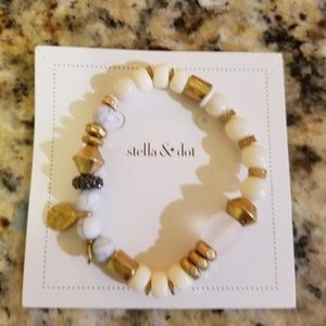 Stella&dot stretch bracelet. Anda intention courag